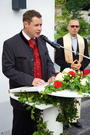 Bürgermeister Christian Tschugg bei seiner Eröffnungsrede des neu sanierten Gemeindehaus'.